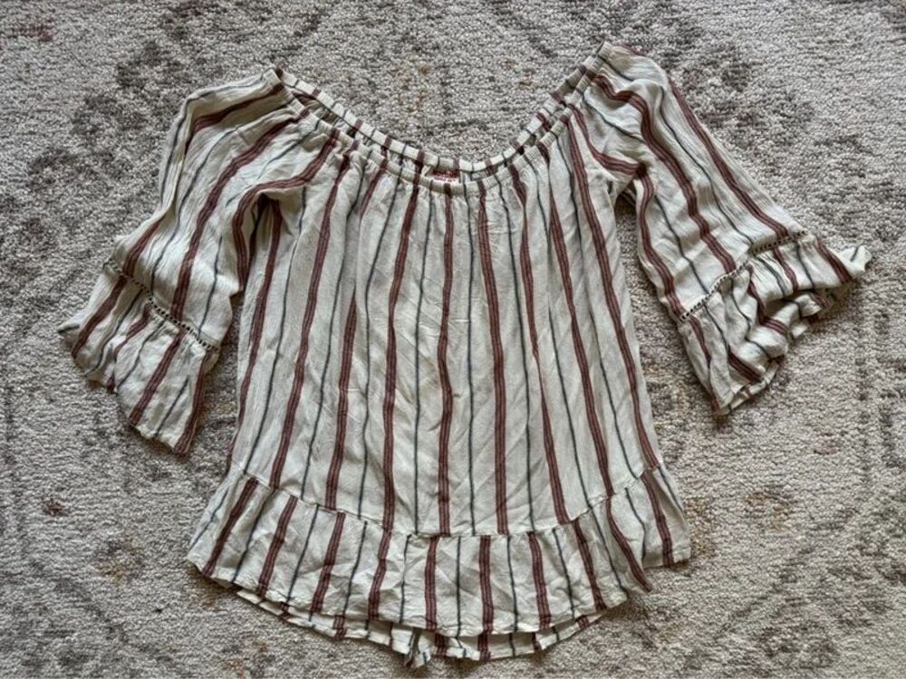 Mossimo off-the-shoulder peasant blouse